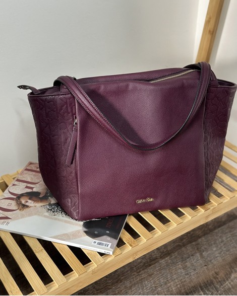 Kabelka dámská Calvin Klein Mish4 medium tote fialová